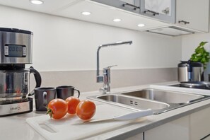 Fridge, microwave, oven, stovetop - Nordic Deluxe / Renovated / Central - A/C - WiFi (Helsinki)