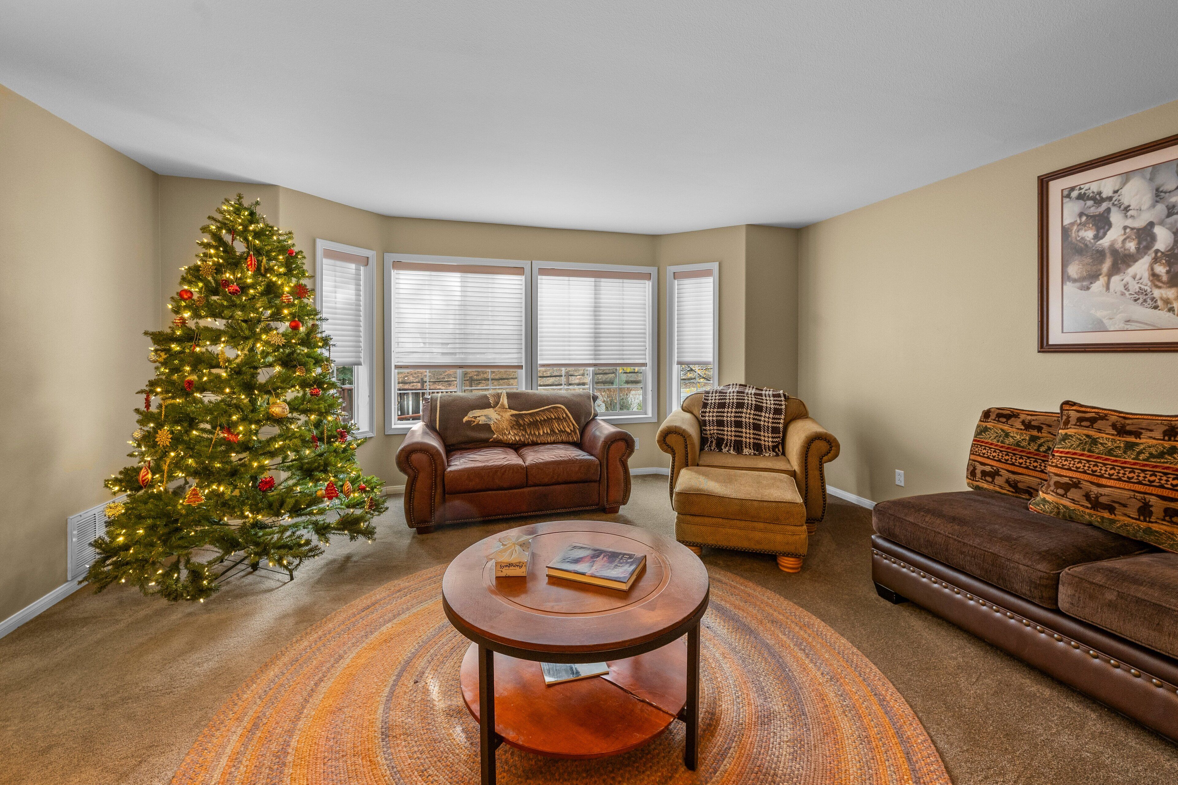 Smart TV, fireplace, DVD player, table football