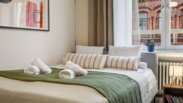 Desk, iron/ironing board, WiFi, bed sheets