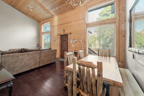 Interior - Bear State of Mind - Close to Ski Slopes, Hot Tub, Foosball, Fireplace, Deck, BBQ (Big Bear City)