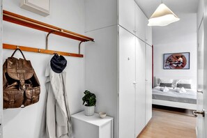 1 slaapkamer, een strijkplank/strijkijzer, gratis wifi, beddengoed