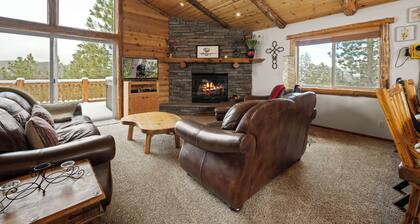 Pinecone Lodge - Close to the Slopes, Hot tub, Pool table, Fireplace, Deck, BBQ