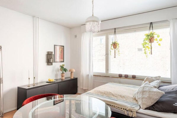 واي فاي مجانًا وملاءات أسرّة