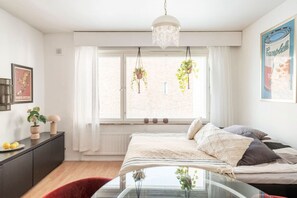 Free WiFi, bed sheets - Central Hip w King Bed 50m tram bus Netflix (Helsinki)