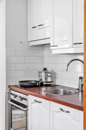 ثلاجة، ميكروويف، فرن، موقد طهي مسطح