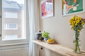 Interior - Vibrant & Central w Netflix, WiFi, 200m tram/bus (Helsinki)