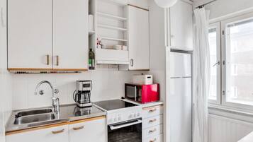 Mikrovågsugn, ugn, spishäll och kaffe- och tebryggare