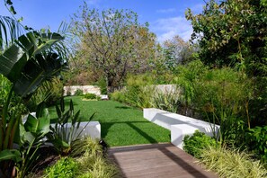 Property grounds - Cosy Flat in Porto w/ Private Patio & Garden Area by Lisbeyond (Porto)