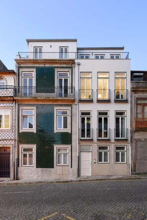 Exterior - Cosy Flat in Porto w/ Private Patio & Garden Area by Lisbeyond (Porto)