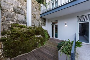 Property grounds - Cosy Flat in Porto w/ Private Patio & Garden Area by Lisbeyond (Porto)