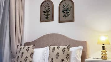 Superior Studio, City View | Blackout drapes, iron/ironing board, free WiFi