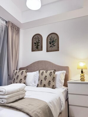 Cortinas blackout, tabla de planchar con plancha y wifi gratis 