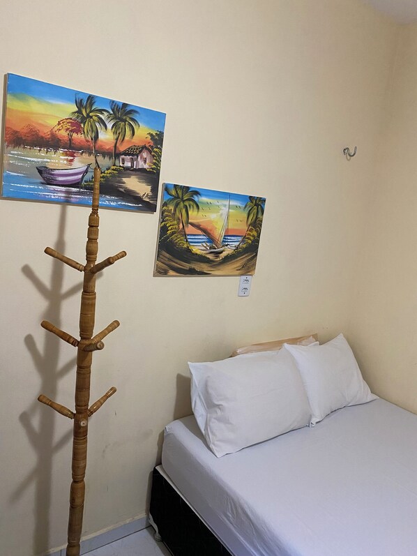 Chambre Double pour 1 personne | Bureau, rideaux occultants, fer et planche à repasser, Wi-Fi gratuit