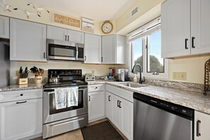 Fridge, microwave, oven, stovetop - 70 Henlopen Gardens - lovely 2 bedroom townhouse in Lewes! (Lewes)