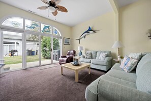 Smart TV - 70 Henlopen Gardens - lovely 2 bedroom townhouse in Lewes! (Lewes)