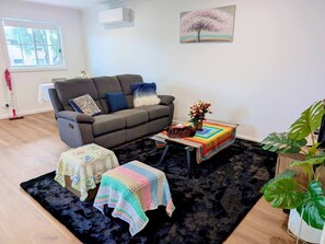 Apartment, 2 Schlafzimmer, Terrasse | Wohnzimmer