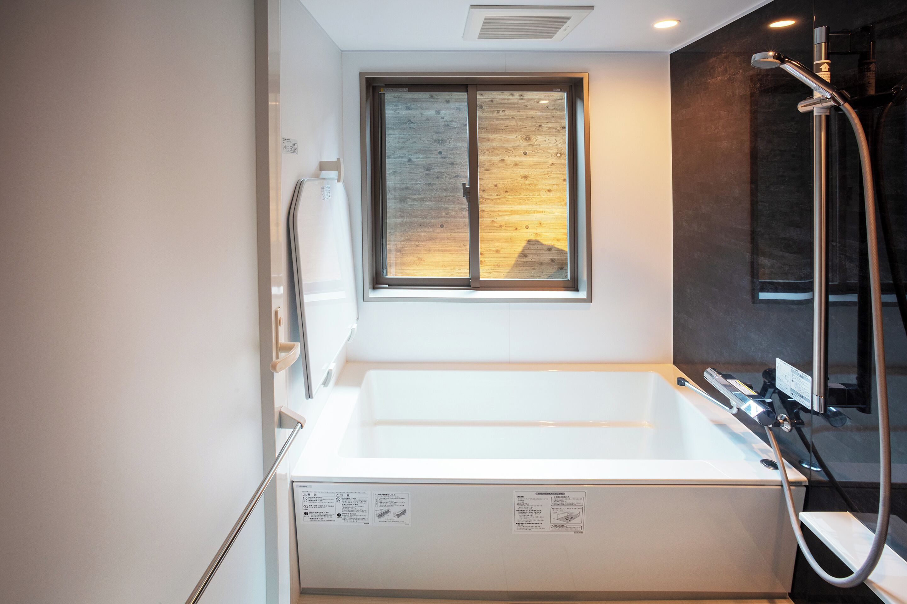 Deluxe Room | Bathroom