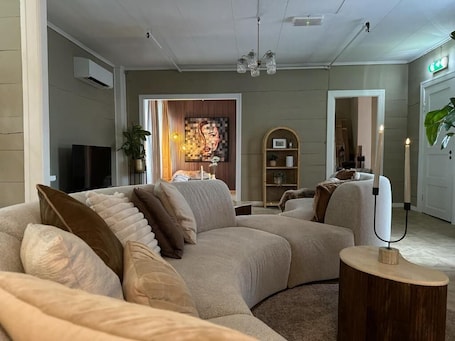 Villa, Mountain View | Living area | Toys. Huset Vårt Bed and Breakfast