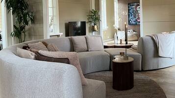 Villa, fjellutsikt | Oppholdsområde | Leker