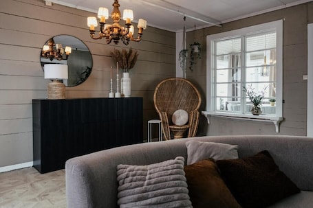 Lobby sitting area. Huset Vårt Bed and Breakfast
