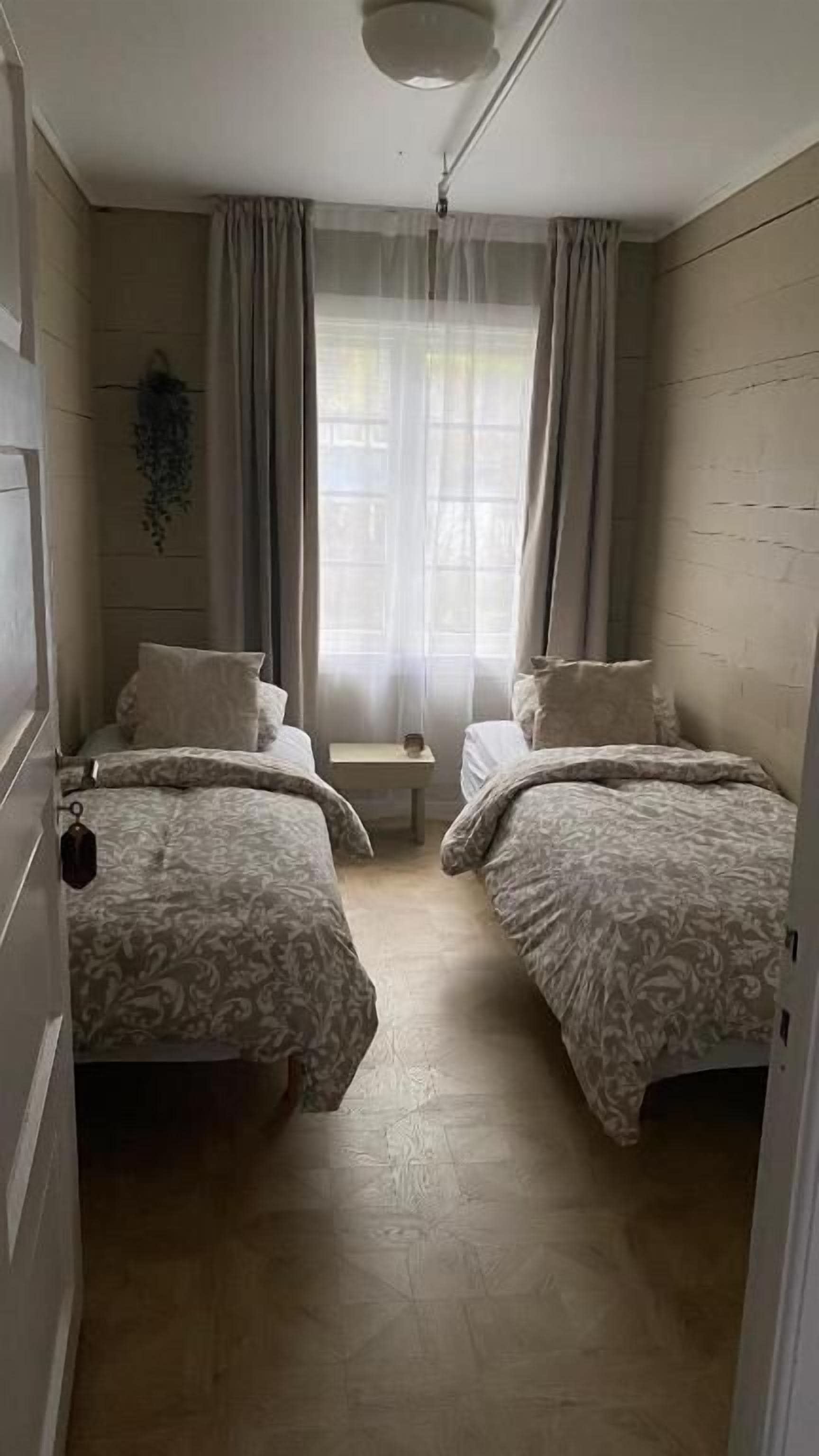 Kannettavalle tietokoneelle sopiva työtila, ilmainen Wi-Fi