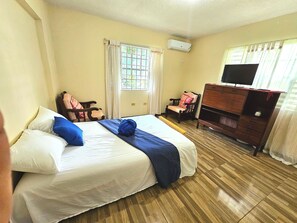 2 bedrooms, iron/ironing board, WiFi, bed sheets