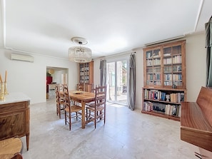 Interior - House in Aramon, a pretty village in the Gard, in the hills overlooking the Rhone (Aramon)