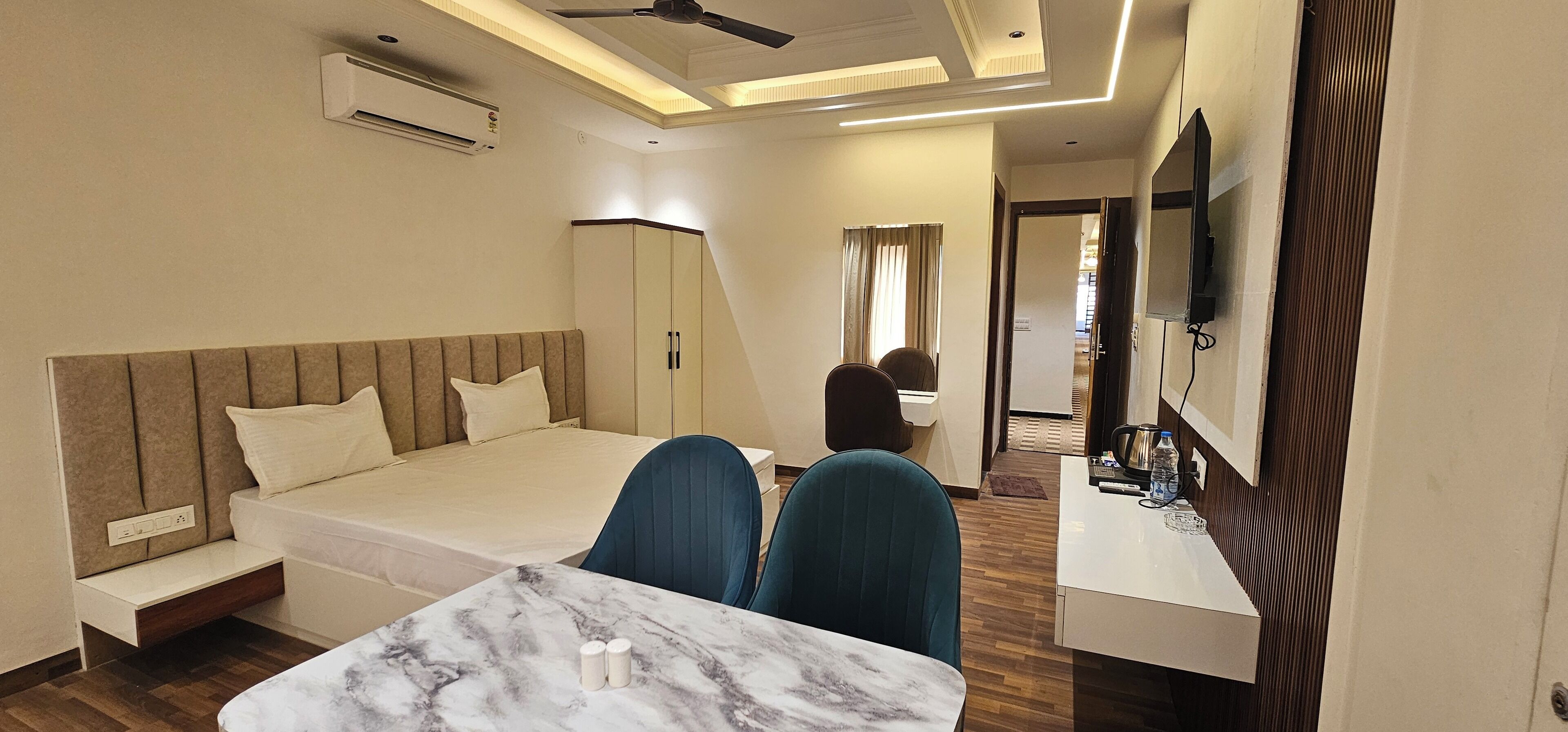 ห้องคลาสสิกสวีท, วิวเมือง | บริการอาหารในห้องพัก