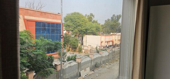 غرفة ديلوكس مزدوجة - منظر للمدينة | شرفة/رواق