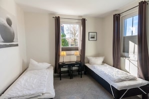 Iron/ironing board, internet - Reethaus Arkonablick - Villa by the sea with fenced garden. Dogs welcome. (Glowe)