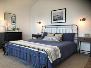 4 bedrooms, iron/ironing board, Internet, bed sheets
