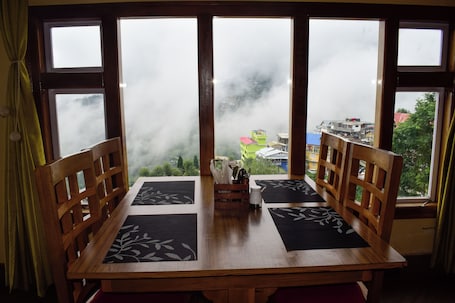 Restaurant. Hotel Elysium