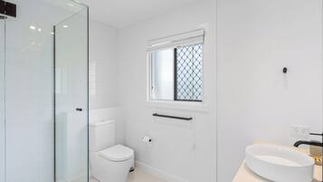 Apartment, 2 Bedrooms, Balcony | Bathroom | Shower, rainfall showerhead