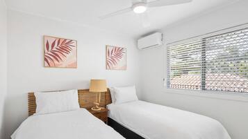 Apartment, 2 Bedrooms, Balcony | Free WiFi, bed sheets