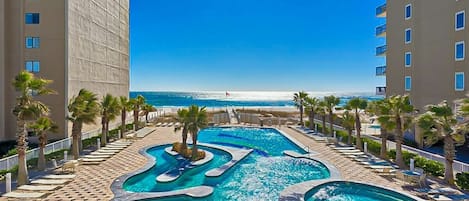 Kolam renang indoor dan kolam renang outdoor