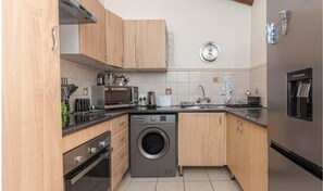 Rumah, 2 kamar tidur, akses difabel, teras | Laundry