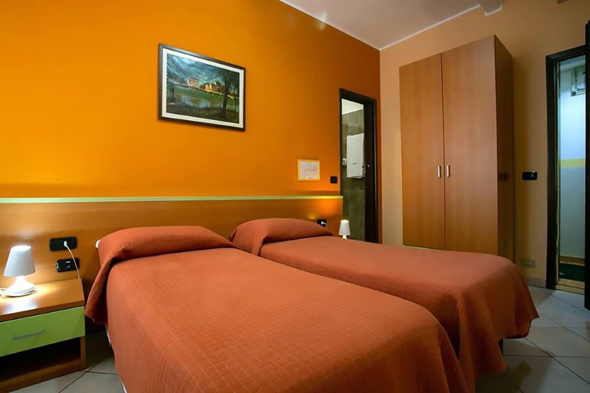 Twin Room | In-room safe, blackout drapes, WiFi (free)