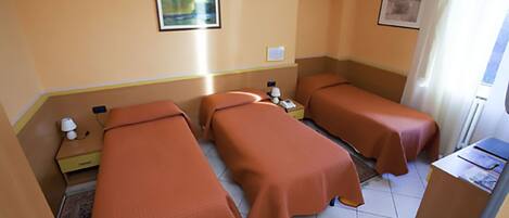 Triple Room | In-room safe, blackout curtains, free WiFi