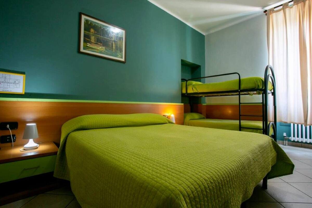 Triple Room | In-room safe, blackout drapes, WiFi (free)