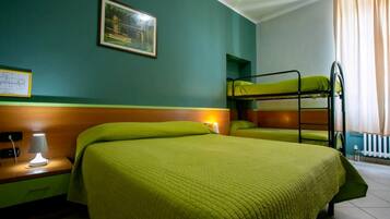 Camera tripla | Una cassaforte in camera, tende oscuranti, Wi-Fi gratuito