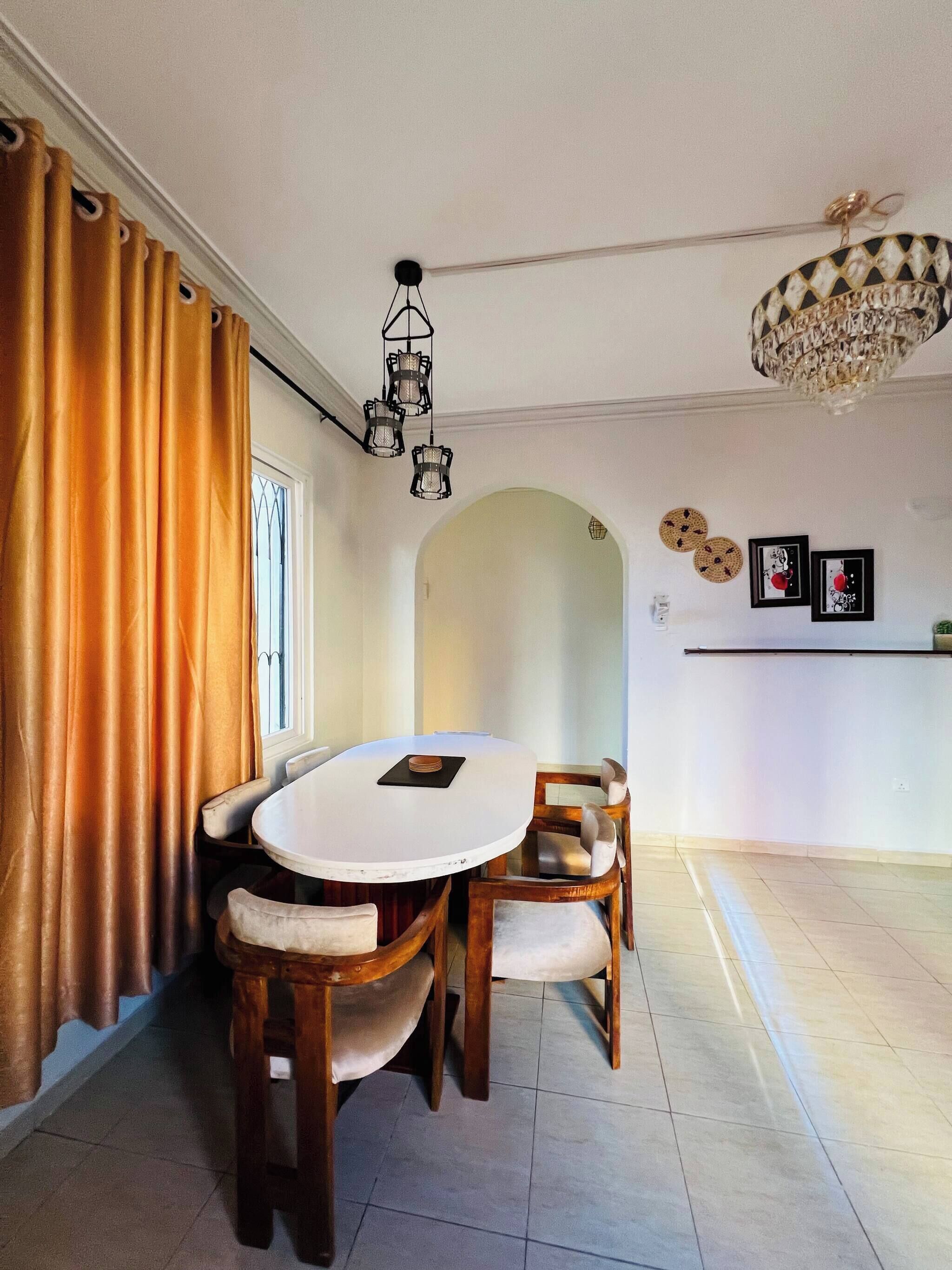 Appartement, 2 chambres | Salle à manger