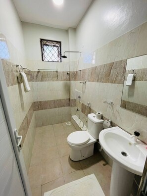 Apartment, 2 Bedrooms | Bathroom - Nyali Luxe 2 BR Plage Parking (Mombasa)