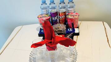 Caja de seguridad en la habitación y escritorio