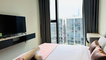 Caja de seguridad en la habitación y escritorio