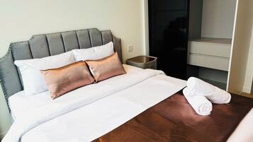 Grand Suite, 1 Bedroom, Club lounge access, City View | Egyptian cotton sheets, premium bedding, down duvets