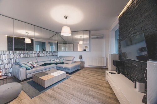 Comfortable Living near Historic Old Town