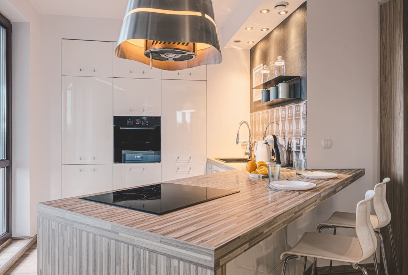 冷蔵庫、オーブン、コンロ、食器洗い機