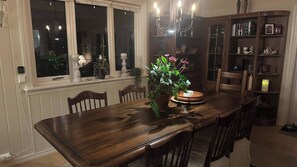 Slaapzaal, 3 slaapkamers, terras, uitzicht op tuin | Dineerruimte