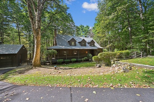 Cushing Home Family Cabin Near Wachusett Mtn 4 Bedroom Home