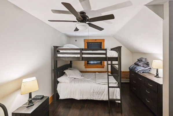 4 makuuhuonetta, ilmainen Wi-Fi